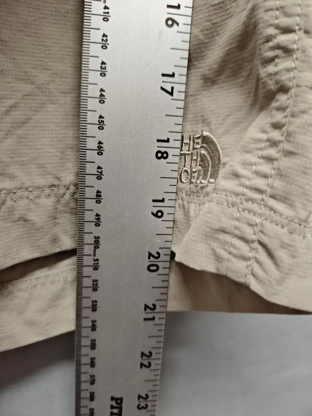 The North Face Shorts Mens 34 Khaki Nylon Hiking Quick Dry Cargo Pocket Outdoor